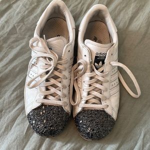 adidas mens 6 1/2 sneakers (size UK 5. I am a womens 7.5 and these fit me